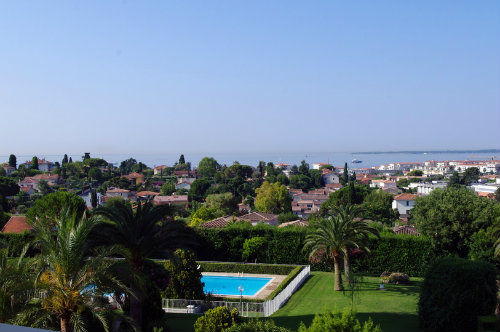 Flat in Antibes for   5 •   view on sea 