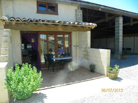 Gite in Laparrouquial for   2 •   with shared pool 