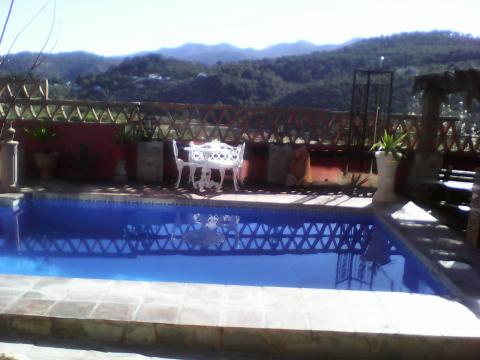 Casa rural en Malaga para  10 •   con piscina privada 
