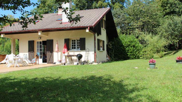 Pugny-chatenod -    view on lake 