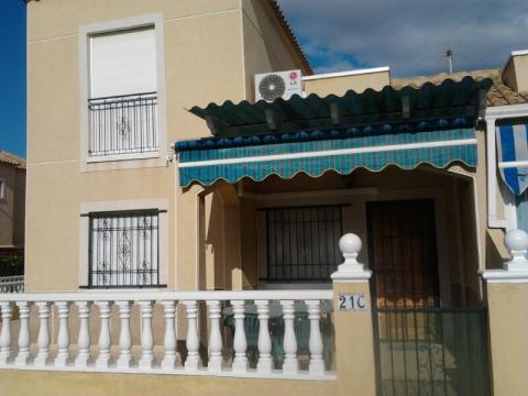 Huis in Torrevieja - Vakantie verhuur advertentie no 45438 Foto no 1
