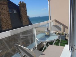 Flat in Saint malo for   3 •   view on sea 