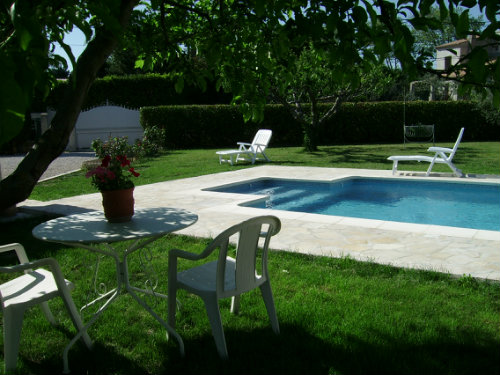 Chambre d'htes  Bezouce pour  3 •   avec piscine prive 