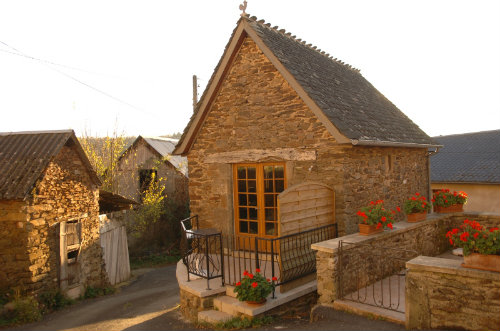 Maison  Saint geniez d'olt pour  3 •   avec terrasse 