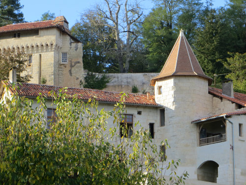 Habitaciones de huspedes (con desayuno incluido) en Aubeterre-sur-dronne para  2 •   1 cuarto de bao 