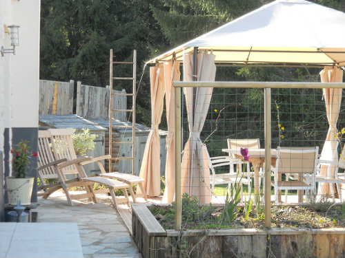 Gite  Egliseneuve d'entraigues pour  5 •   avec terrasse 