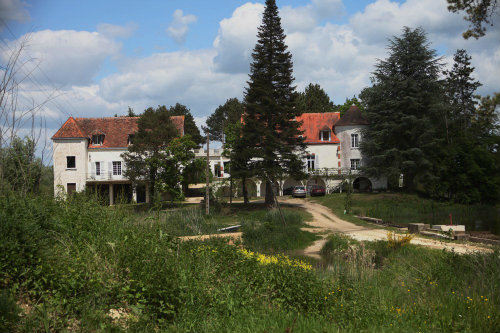 Gite  Velles pour  14 •   jardin 