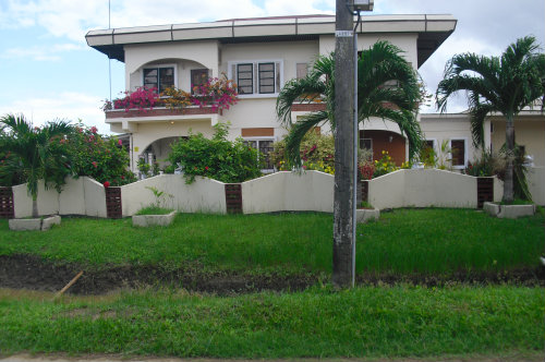 Casa en Paramaribo para  9 •   3 dormitorios 