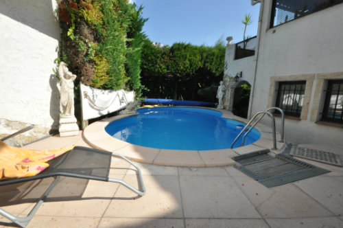 House in La colle sur loup for   6 •   animals accepted (dog, pet...) 