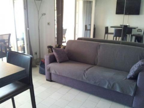 Appartement in Cannes la bocca fr  4 •   Aussicht aufs Meer 