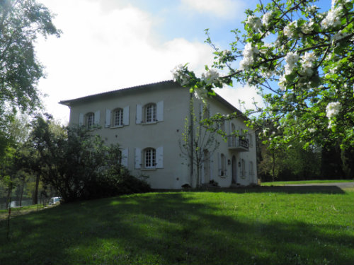 Casa en Arnaud guilhem para  10 •   con balcn 