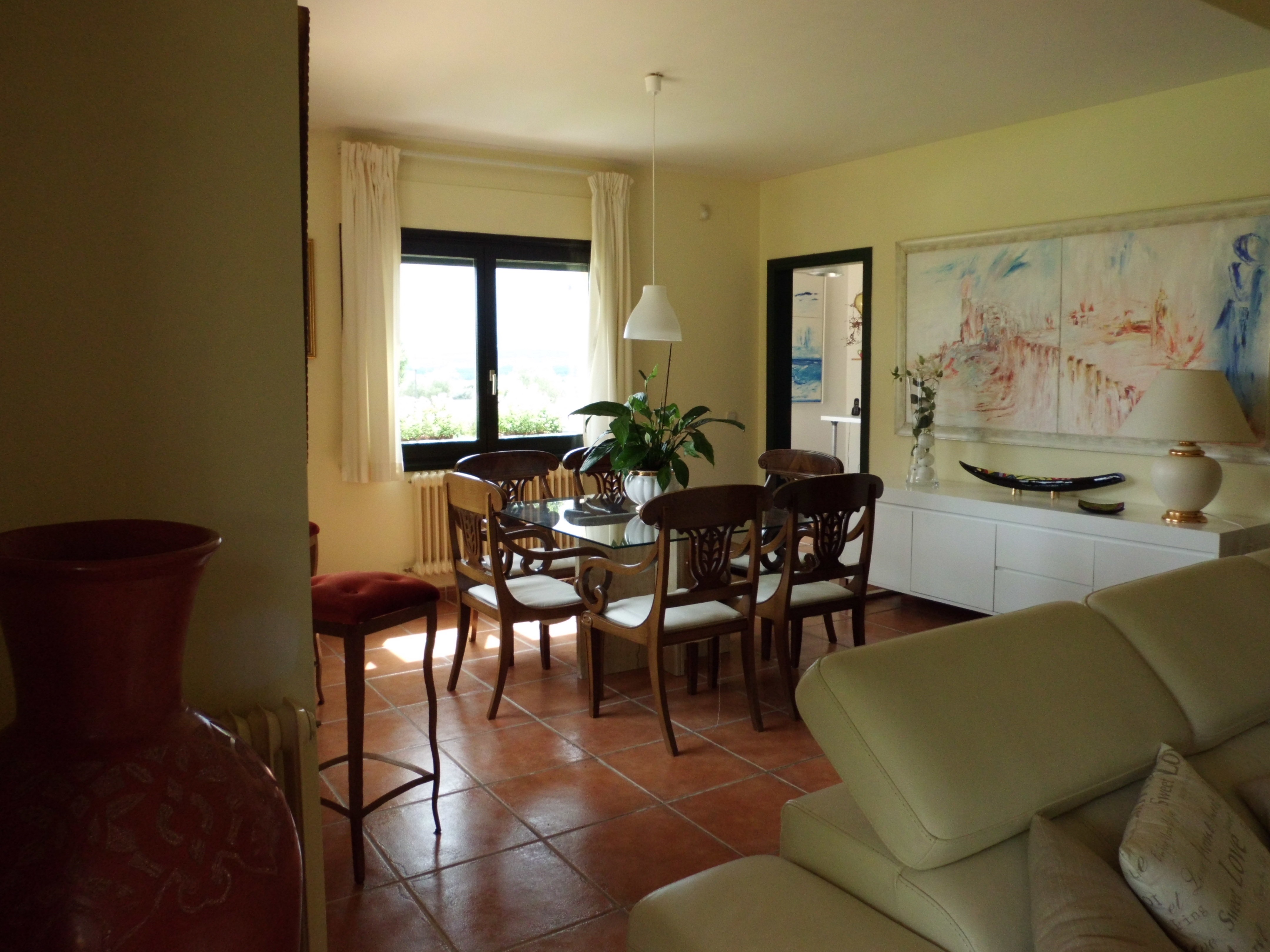 House in Peralada for   7 •   private parking 