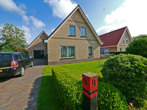 Appartement in Buren ameland voor  4 •   priv parkeerplek 