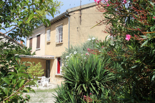 House in Avignon for   5 •   private parking 