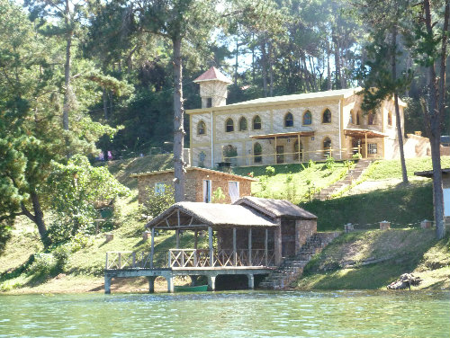 Casa rural en Tana - mantasoa para  10 •   vista a un lago 