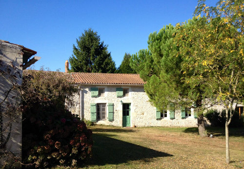 Gite in Saint-coutant le grand for   2 •   animals accepted (dog, pet...) 