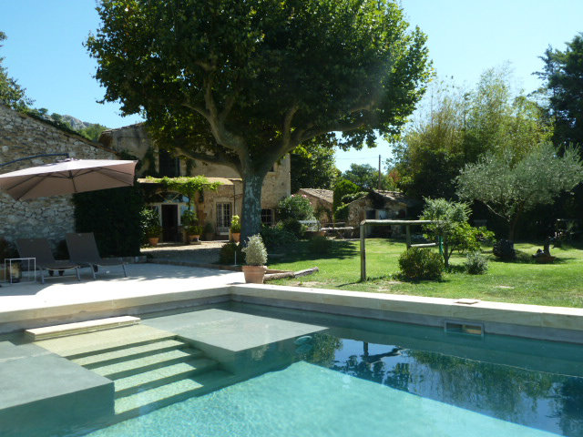 Ferme  Cheval blanc pour  12 •   avec piscine prive 