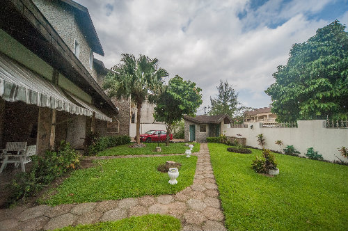 Haus in Abidjan fr  6 •   mit Terrasse 