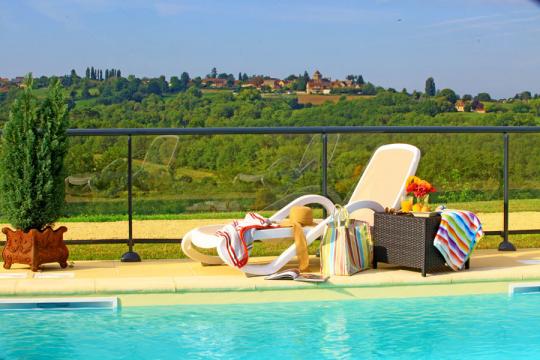  en Sarlat la caneda para  8 •   con piscina privada 