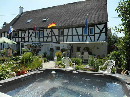 Bauernhof in Sabershausen fr  4 •   mit Schwimmbad auf Komplex 