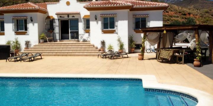 House in 20 minutes drctorre del mar for   8 •   with private pool 