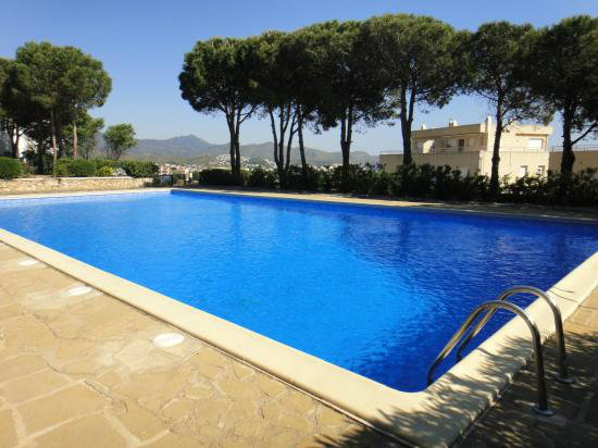 Flat in Llanca for   4 •   view on sea 