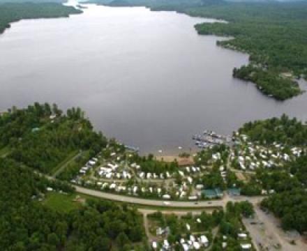 Racine -    vista a un lago 