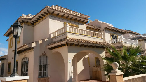 Huis in Orihuela costa voor  6 •   met zwembad in complex 