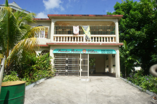 House in Ocho rios for   6 •   4 bedrooms 