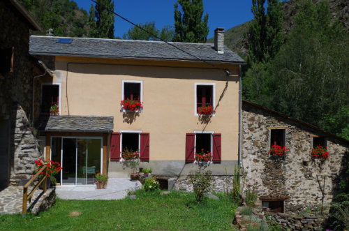 Casa rural en Ayguatbia-talau para  10 •   acceso minusvlidos 