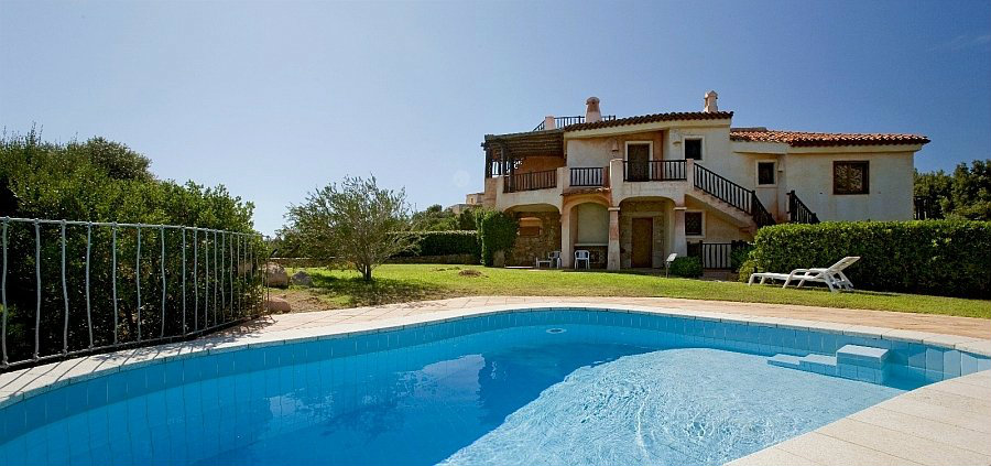 House in Porto cervo for   4 •   with shared pool 