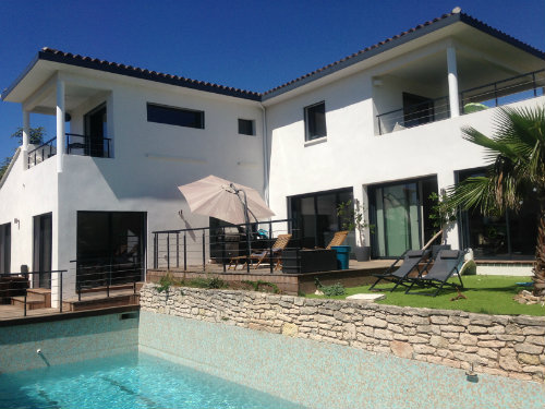 House in Sausset les pins for   8 •   with private pool 