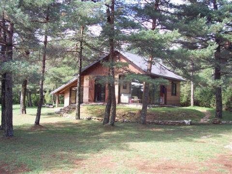 Chalet in Le massegros for   8 •   garden 