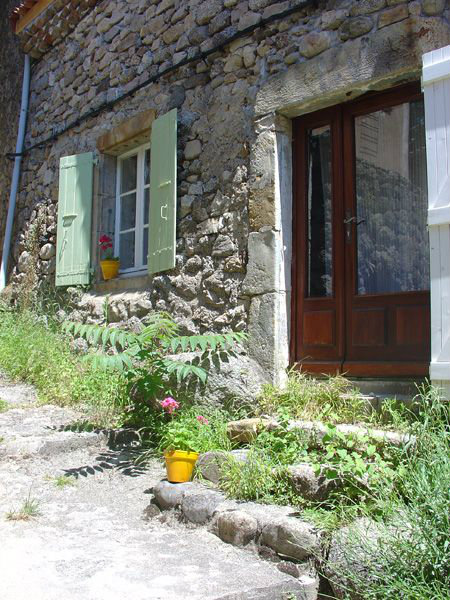 Gite  Dunire sur eyrieux pour  4 •   avec terrasse 