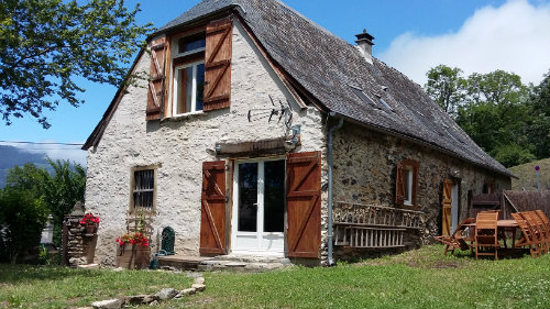 Gite  St pastous pour  10 •   jardin 