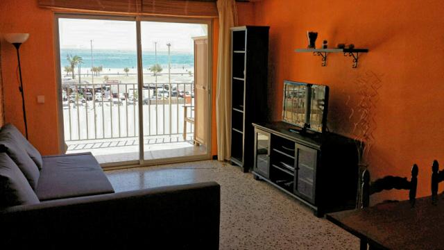 Flat in Empuriabrava for   6 •   view on sea 