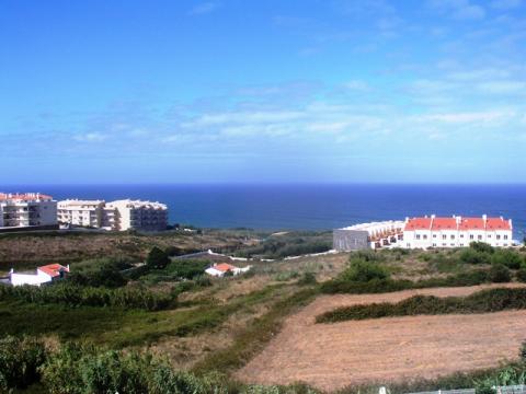 Flat in Ericeira for   6 •   garden 