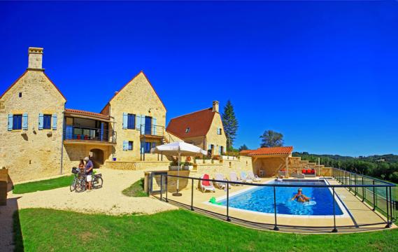 House in Sarlat la caneda for   12 •   with private pool 