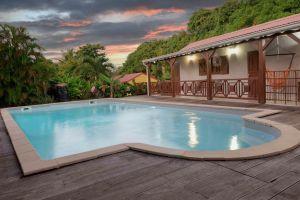 Bungalow in Les mangles for   4 •   with private pool 