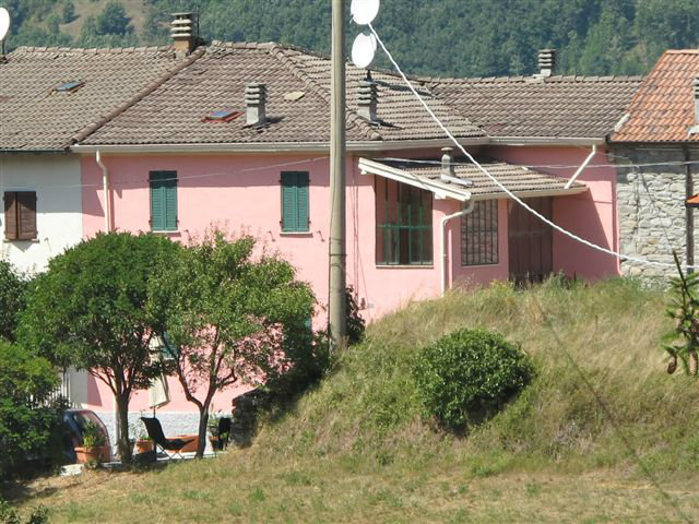 Huis in Borgo val di taro voor  6 •   met balkon 