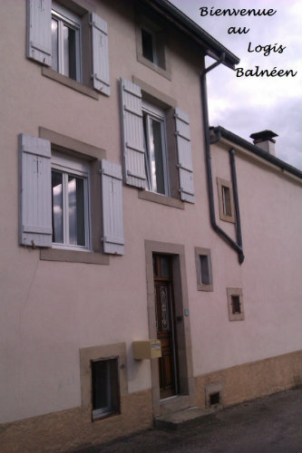 Appartement  Bains les bains pour  4 •   parking priv 