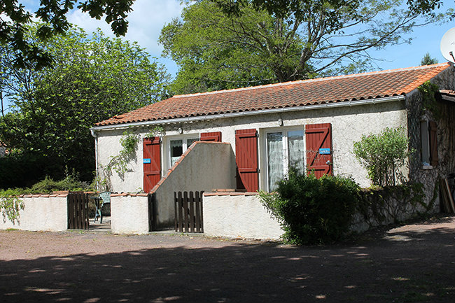 Casa en Saint georges d'olron para  4 •   patio 