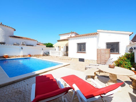 House in Empuriabrava - Vacation, holiday rental ad # 55873 Picture #1 thumbnail