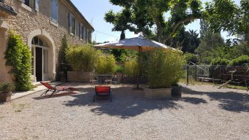 Gite  Lagnes pour  4 •   avec piscine partage 
