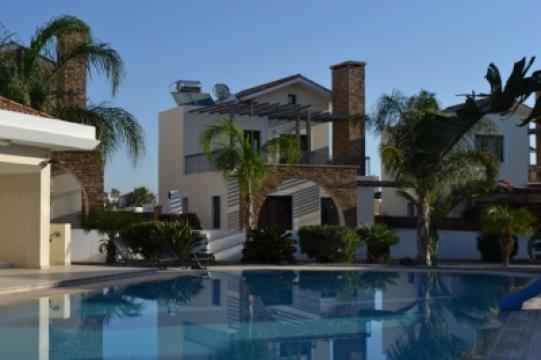 Huis in Ayia napa voor  6 •   uitzicht op zee 