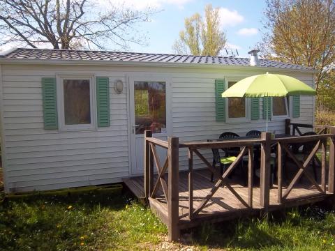 Mobil-home  Meyrieu les etangs pour  4 •   animaux accepts (chien, chat...) 