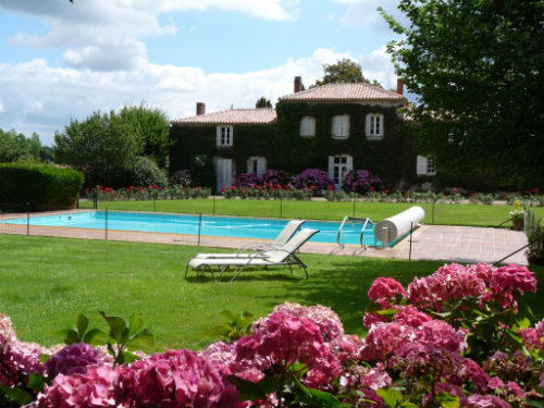 Maison  Saint philbert de grand lieu pour  9 •   avec piscine partage 