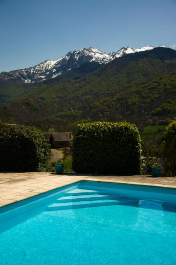 Haus in Arrien-en-bethmale für  8 •   mit privat Schwimmbad 