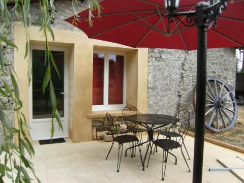 Gite  Ozillac pour  2 •   avec terrasse 