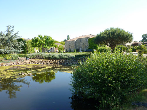 Chambre d'htes  Landevieille pour  4 •   jardin 